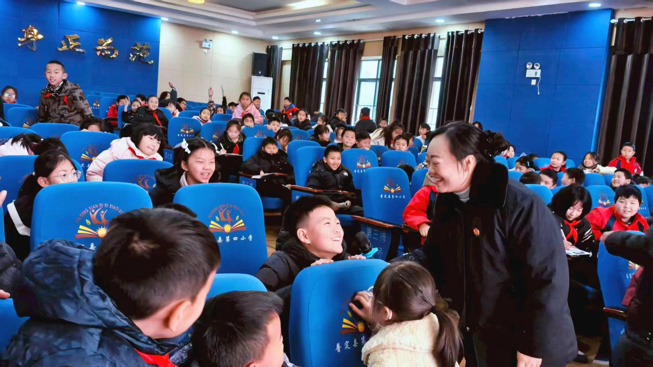 圖2  學(xué)生積極參與互動(dòng)問答環(huán)節(jié).jpg