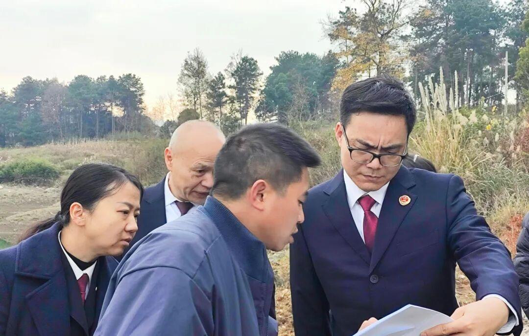 圖1  檢察機關(guān)實地調(diào)查.jpg