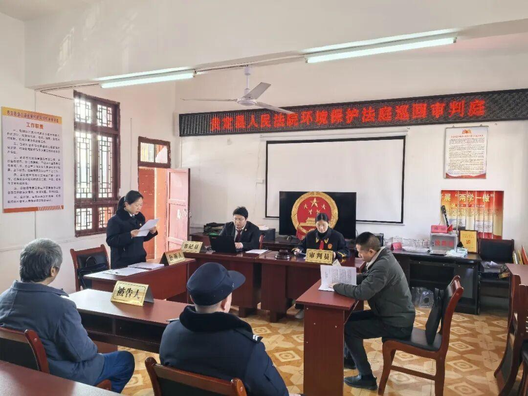 圖2 庭審現(xiàn)場.jpg