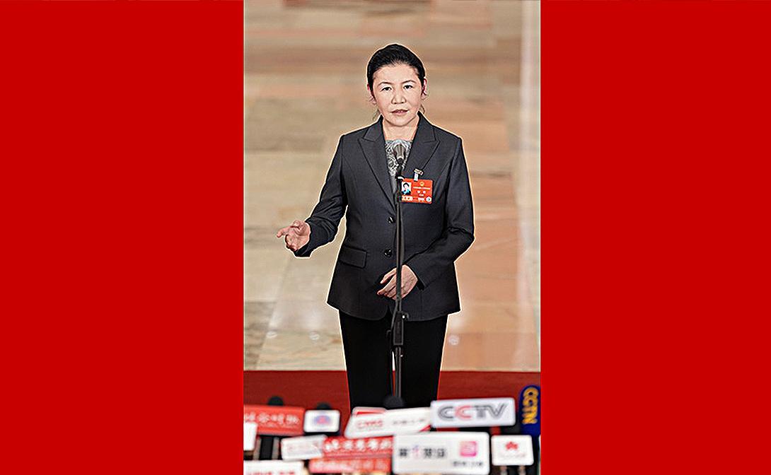 司法部部長賀榮接受媒體采訪