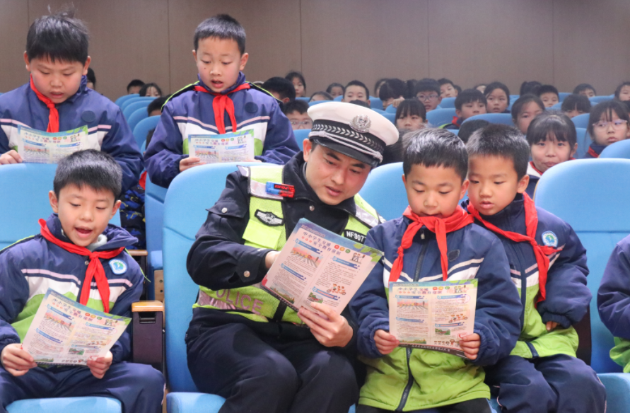 江西南豐：開學(xué)第一課 安全進(jìn)校園