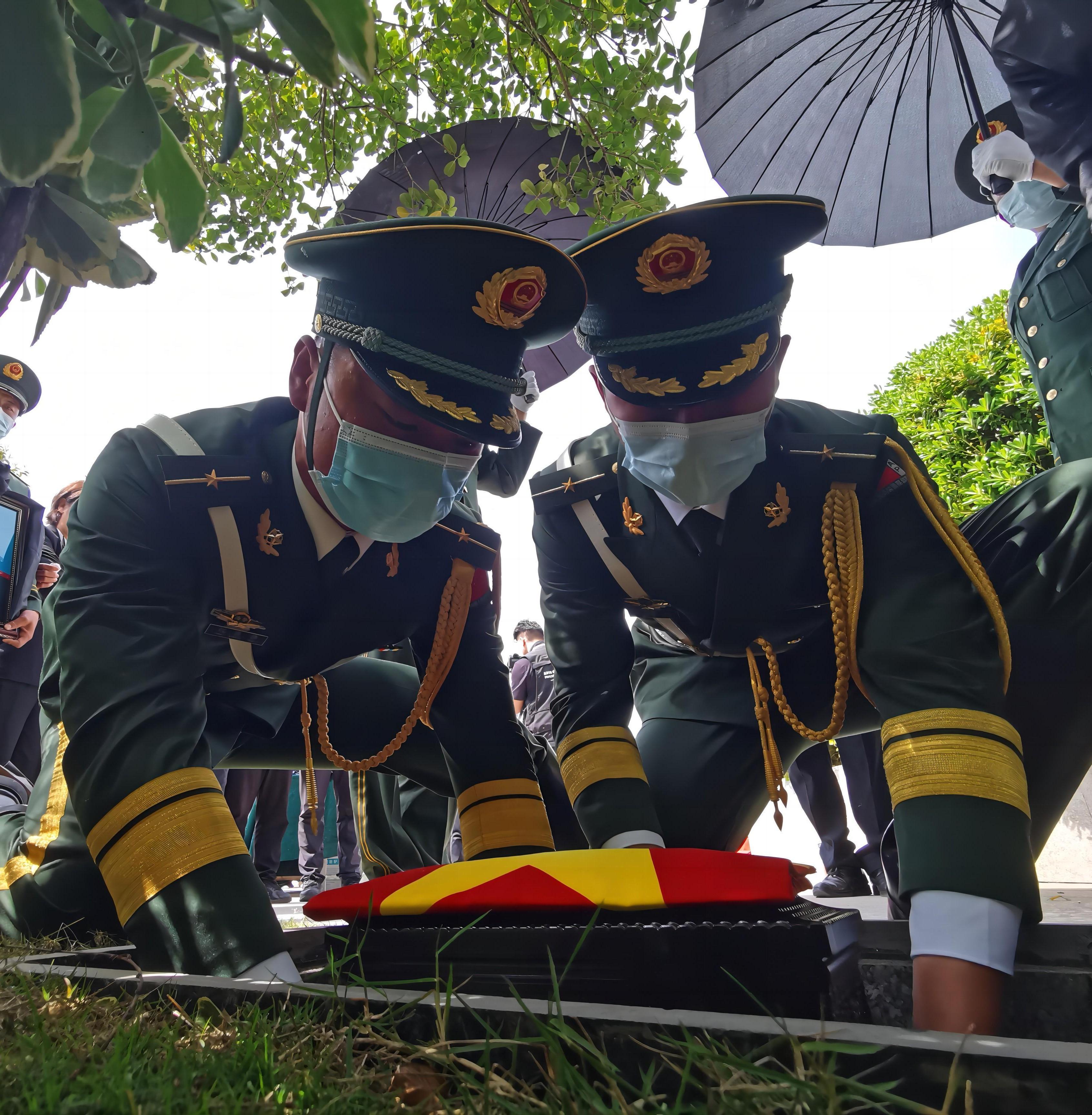 汪曉龍，我們送你回家！