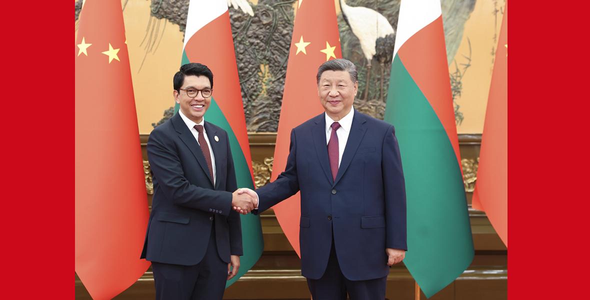 習(xí)近平會(huì)見(jiàn)馬達(dá)加斯加總統(tǒng)拉喬利納