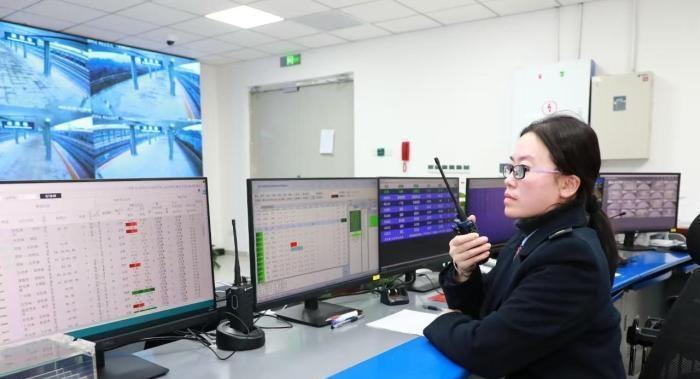 （新春走基層）火車(chē)站的幕后“指揮官”