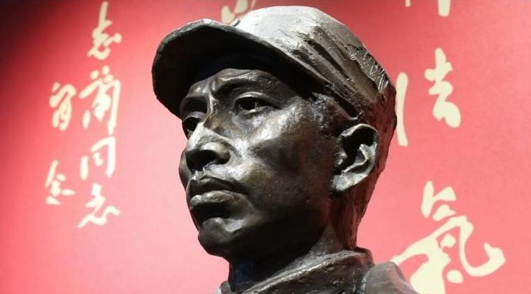 左權(quán)：別時容易見時難