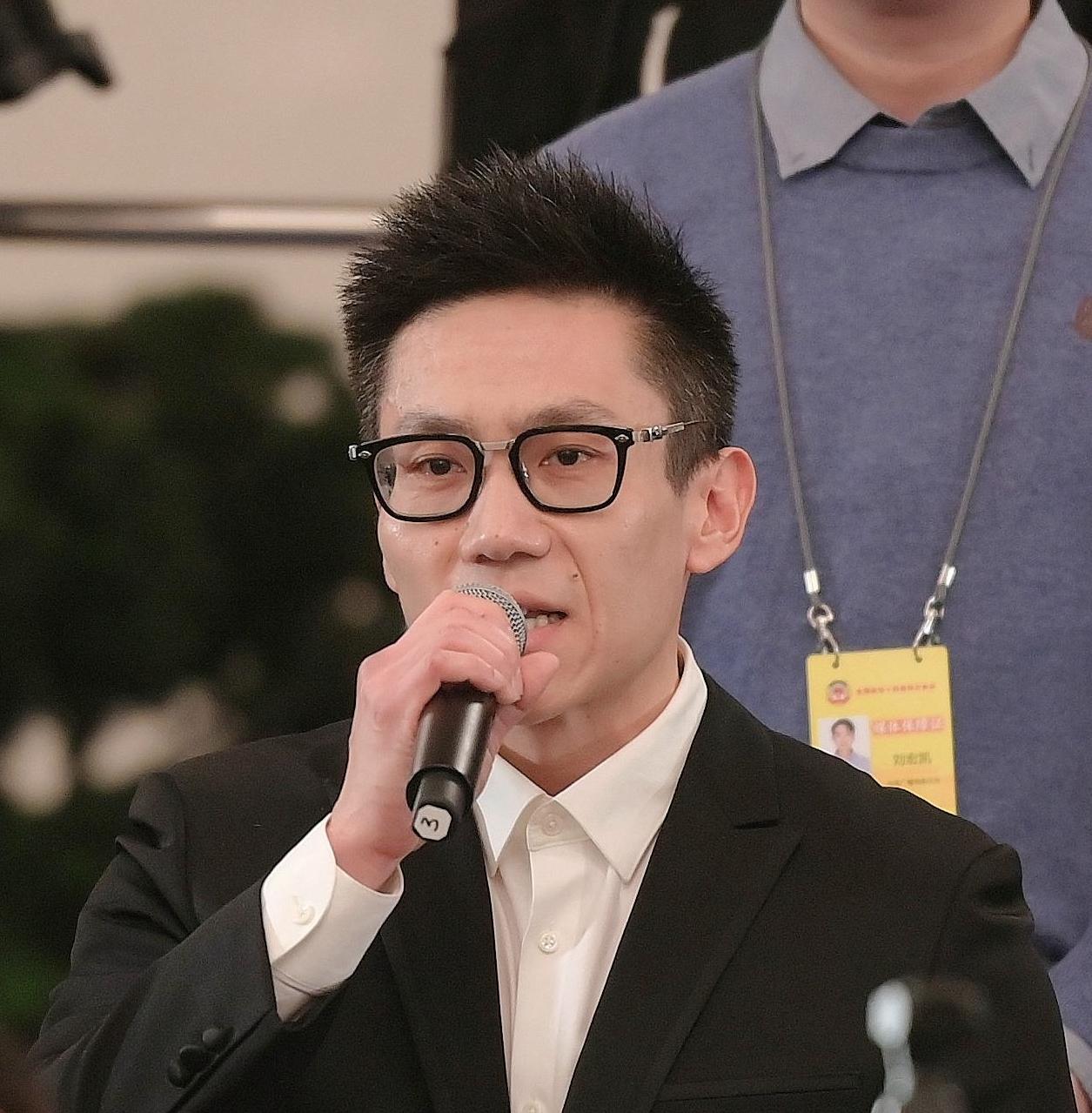 張橋委員： 高校要從“創(chuàng)新源”躍升為“發(fā)動(dòng)機(jī)”