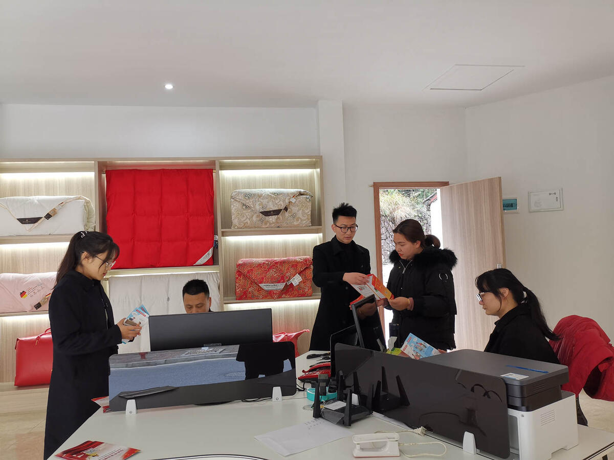 淳安司法：憲法宣傳進(jìn)企業(yè)，“把脈問診”開良方